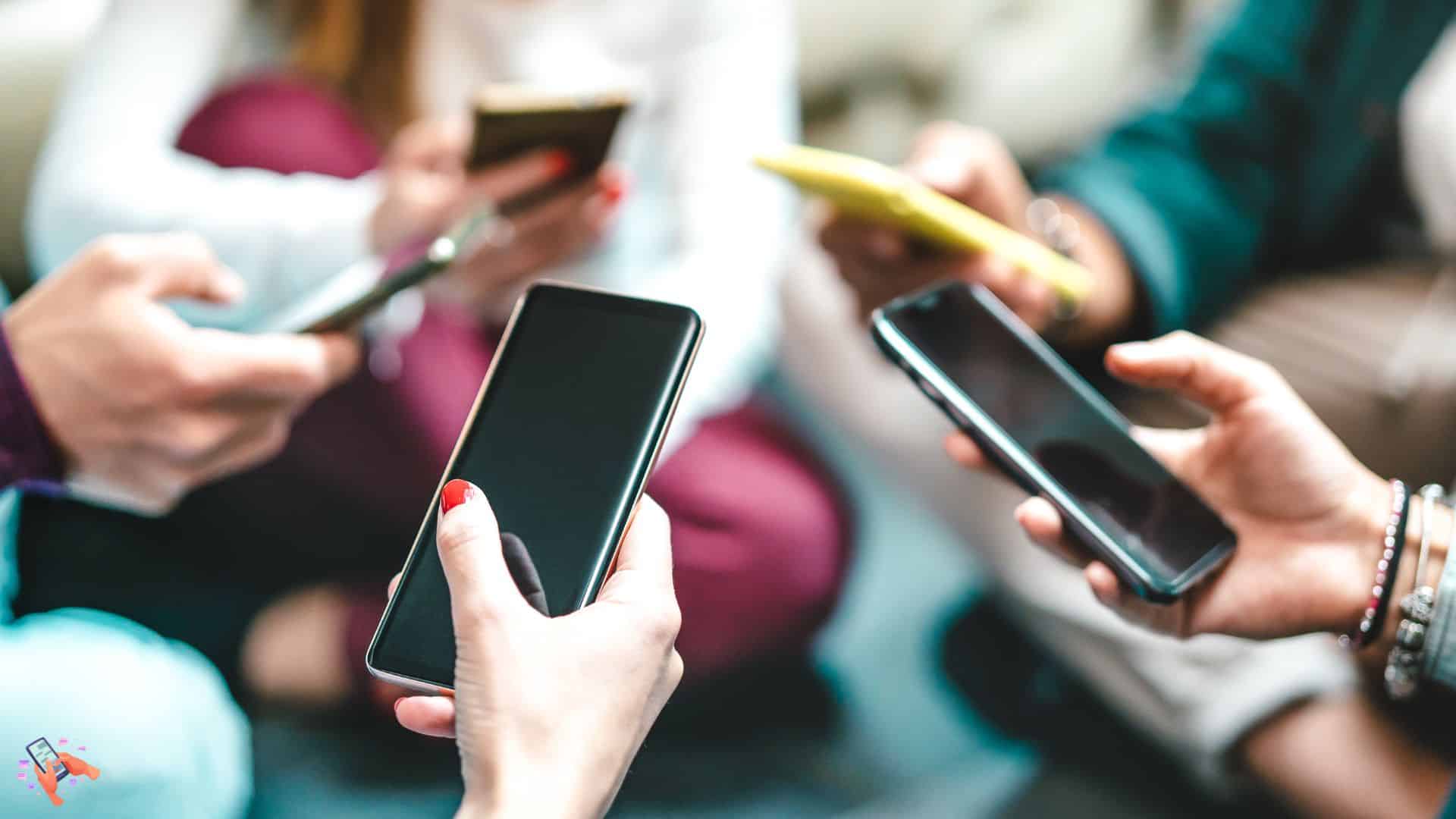 Dois celulares são roubados ou furtados por minuto no Brasil