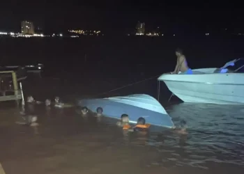 Lancha colide com píer e deixa seis mortos na divisa entre MG e SP