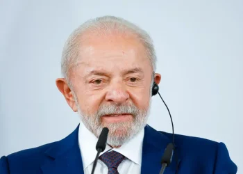 Lula chega à Alemanha para assinar parcerias comerciais e de inovação