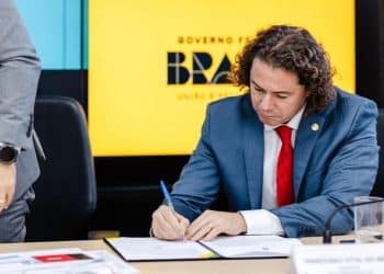 Veja as 75 cidades que ganharam vans e micro-ônibus conseguidos por Veneziano para transporte de pacientes na Paraíba