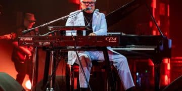 Guilherme Arantes celebra 50 anos de carreira nesta sexta 10 de abril no Teatro Pedra do Reino