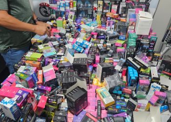  Polícia Civil aprende quase dois mil cigarros eletrônicos e prende duas pessoas em flagrante