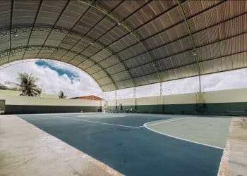 Compromisso com o esporte: Prefeitura de Alagoinha realiza serviços de revitalização e manutenção nas quadras esportivas do município