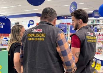 Procon-JP autua seis farmácias e apreende quase 300 produtos a Capital