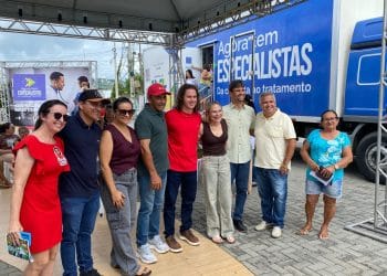 Carreta do programa “Agora tem Especialistas” conseguida por Veneziano atende população de Piancó e região