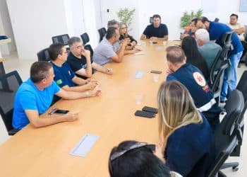 Em reunião de emergência com secretarias, Leo Bezerra determina ações preventivas de força-tarefa e no auxilio aos atingidos pelas chuvas