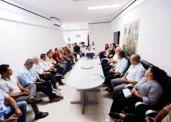 Leo Bezerra reúne vereadores e apresenta ações contra chuvas em João Pessoa