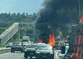 Protesto interdita trecho da BR-230 em João Pessoa após operação policial em comunidade