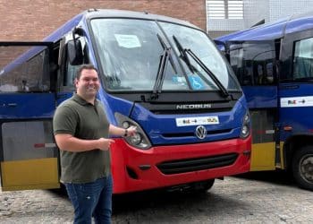 Prefeito Alírio Filho recebe novo micro-ônibus para a saúde e amplia frota em Alagoinha