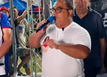 Marcos Eron destaca força do esporte e trajetória de vida durante discurso no Poeirão, em Itaporanga