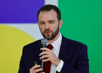 Desenrola 2.0 renegocia quase R$ 1 bilhão em dívidas, diz Durigan