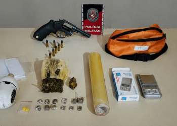 Força Tática estoura ponto de venda de drogas e apreende arma de fogo em Santa Rita