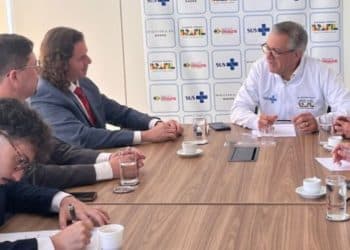 Veneziano agradece ao Ministro Padilha a destinação de três carretas da saúde para Guarabira, Sumé e Queimadas