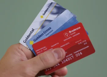 Planos de saúde coletivos têm reajuste médio de 9,9%, mostra ANS