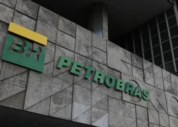 Petrobras implementa desconto no diesel a partir desta segunda-feira