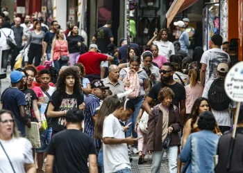 Salários diminuem pobreza em 22 regiões metropolitanas