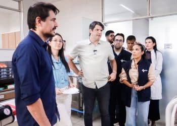 Leo Bezerra vistoria obras de revitalização da UPA Cruz das Armas e destaca qualidade no atendimento