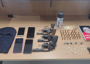 Polícia Militar prende seis suspeitos e apreende armas e drogas em Rio Tinto