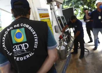Em três meses, ANP fez 21 autuações por preço abusivo de combustível