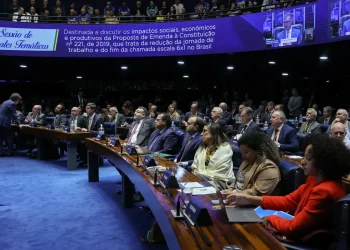 Empresários atacam PEC 6×1 no Senado; sindicatos e governo defendem