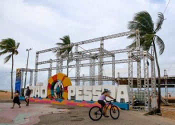 Local para torcer – Prefeitura de João Pessoa monta telão na praia para o jogo Brasil X Noruega