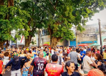 Juliana Almeida embala o Sabadinho Bom com clássicos do samba