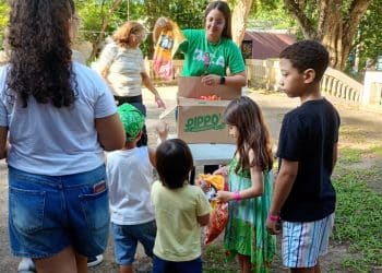 Parque Arruda Câmara oferece atividades interativas que aproximam crianças da rotina dos animais