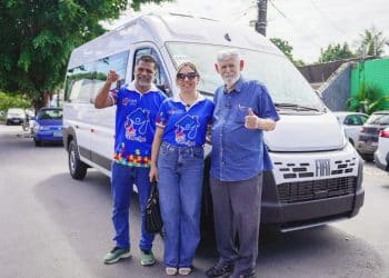 Instituto Casa Azul recebe van destinada por Luiz Couto, parlamentar com trajetória em defesa da causa autista