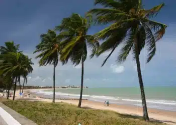 Dois trechos de praia estão impróprios para banho na Paraíba; saiba quais