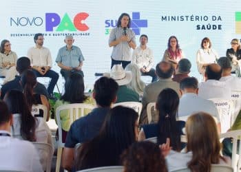Ministério da Saúde entrega microônibus, vans e ambulâncias a cidades da Paraíba e prefeitos agradecem interlocução de Veneziano