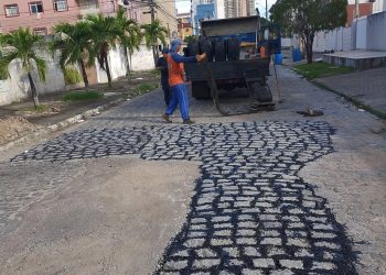 Cidade que cuida –  Seinfra realiza serviços de tapa-buraco em quase 50 bairros nesta quinta-feira