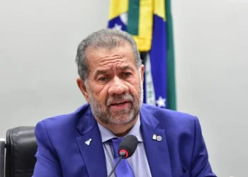 Após Rafaella ficar fora da vice, Carlos Lupi diz que maioria do PDT decidiu romper com Lucas Ribeiro