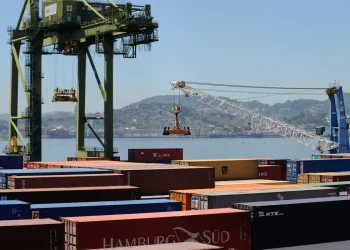Balança comercial tem superávit de US$ 7,4 bilhões em agosto