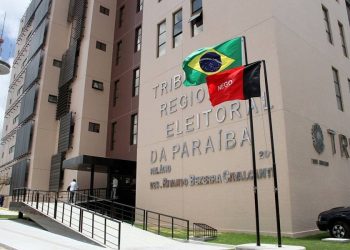 Hugo Motta pede à justiça para tirar do ar propaganda que pergunta quem é o candidato do Banco Master na Paraíba