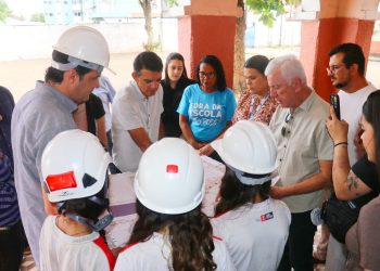 Novo padrão –  Leo Bezerra inspeciona obras da Escola Dom Adauto, que alia modernidade e preservação do patrimônio histórico