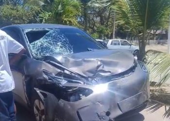 Motociclista fica ferido após colisão com carro no Portal do Sol, em João Pessoa; veja vídeo
