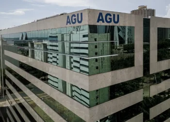 AGU pede suspensão imediata do afastamento de diretor-geral da PF