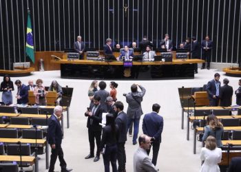 Câmara aprova MP que amplia programa para diminuir fila do INSS
