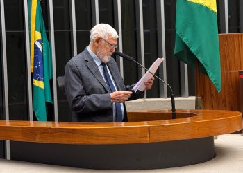 Luiz Couto critica saída de Flávio Bolsonaro do país e cobra respeito à democracia e à Justiça