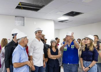 Lucas Ribeiro inaugura ginásio em Patos e acompanha avanços na saúde com novos equipamentos