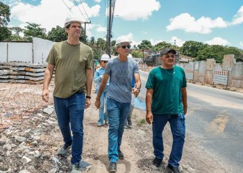 Primeira etapa –  Leo Bezerra acompanha içamento de vigas da ponte sobre o Rio Cuiá que ligará Mangabeira e Valentina