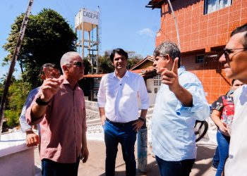 Infraestrutura completa –  Leo Bezerra inspeciona Largo de Nossa Senhora das Penha e convida população para inauguração do espaço com missa de ação de graças