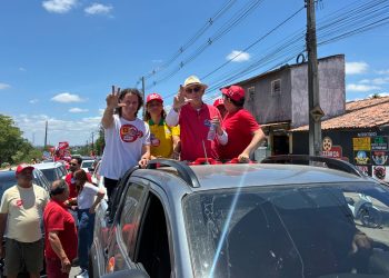 Veneziano e Ricardo Coutinho comandam carreata de Lula pelas ruas de Campina Grande