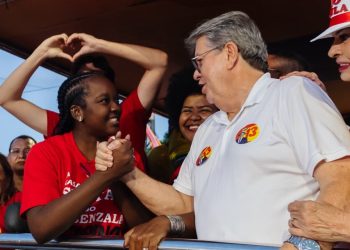 João Azevêdo aposta em vitória de Lula no 2º turno: “Estamos do lado da esperança e da transformação social”
