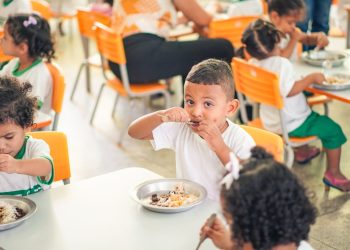 Dia da alimentação na escola: Educação de Campina oferece mais de 1 milhão de refeições por mês nas escolas municipais