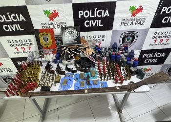 EM TAVARES: Polícia Civil apreende armas, munições restritas, pólvora e cerca de 30kg de estopim