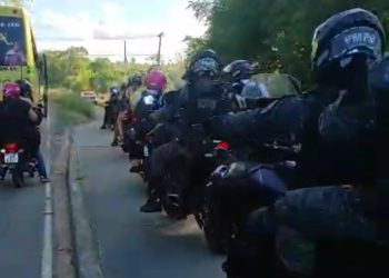 VÍDEO – Violência no Centro: Homem é morto a tiros e outro fica ferido na Rua da República; polícia intercepta suspeitos em Bayeux