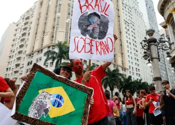 Estudantes fazem ato no Rio de Janeiro em defesa de voto em Lula