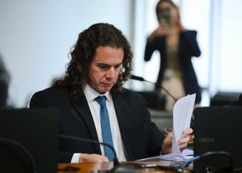 Veneziano já está em Brasília para votar e articular a aprovação do fim da escala 6×1, sem redução salarial