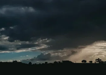Feriado tem alerta para tempestades em quase todo o país